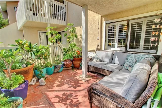 MLS: OC22203549 Condo For Sale