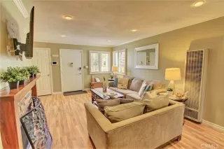 Photo #5: OC22203549 Listing