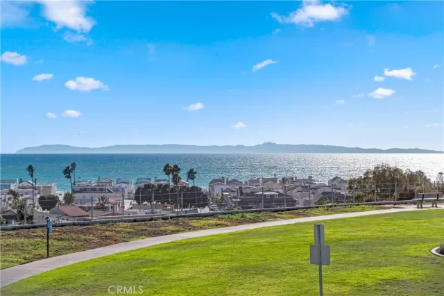 MLS: OC22205351 Condo For Sale