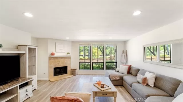 MLS: OC22205853 Condo For Sale