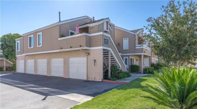 MLS: OC22208309 Condo For Sale