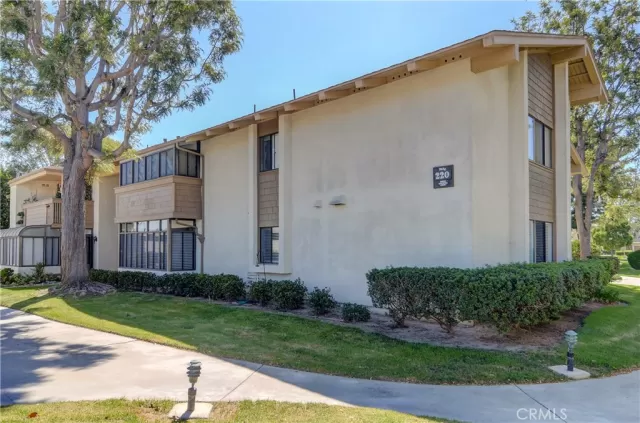 MLS: OC22208706 Condo For Sale