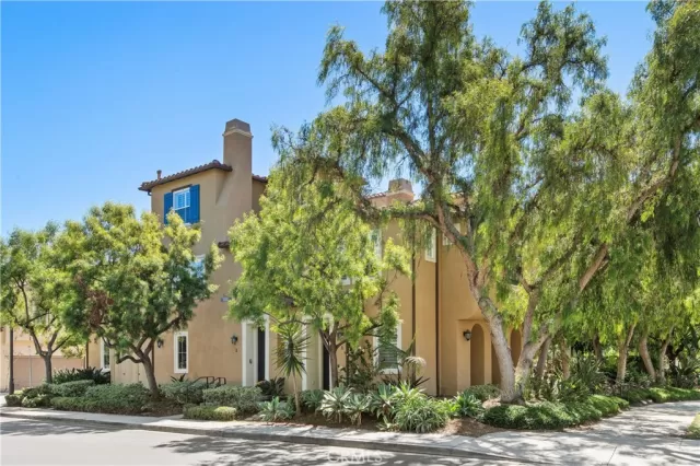 MLS: OC22209021 Condo For Sale