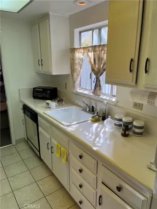 Photo #4: OC22210478 Listing