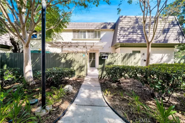 MLS: OC22211690 Condo For Sale