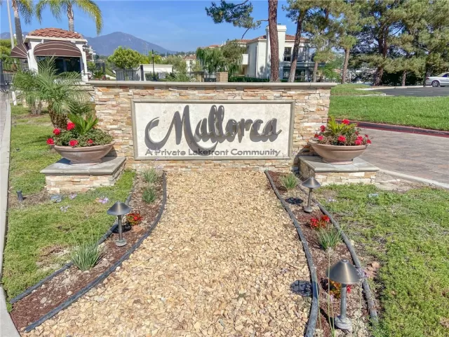 MLS: OC22212193 Condo For Sale