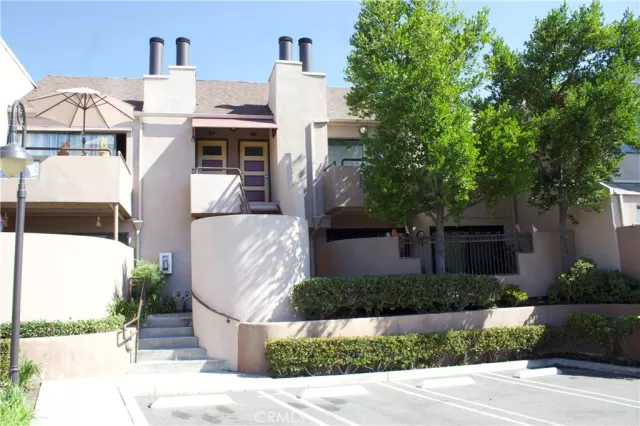 MLS: OC22214315 Condo For Sale