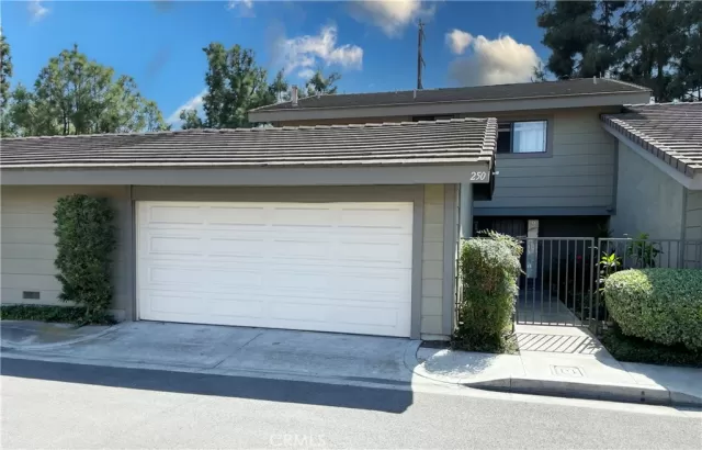 MLS: OC22217401 Condo For Sale