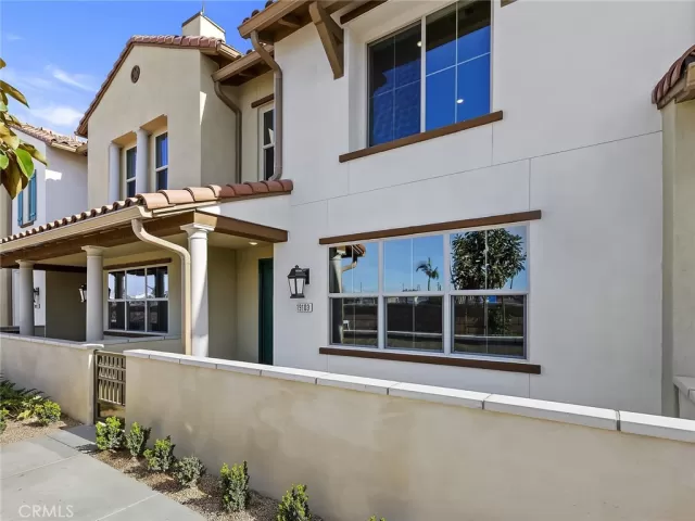 MLS: OC22217693 Condo For Sale