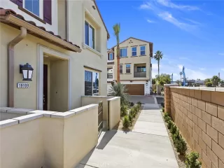 Photo #3: OC22217693 Listing 