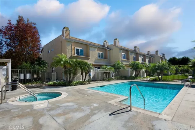 MLS: OC22219028 Condo For Sale