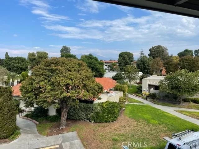 MLS: OC22219919 Condo For Sale