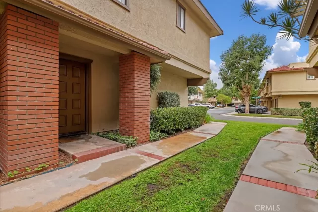 MLS: OC22220242 Condo For Sale