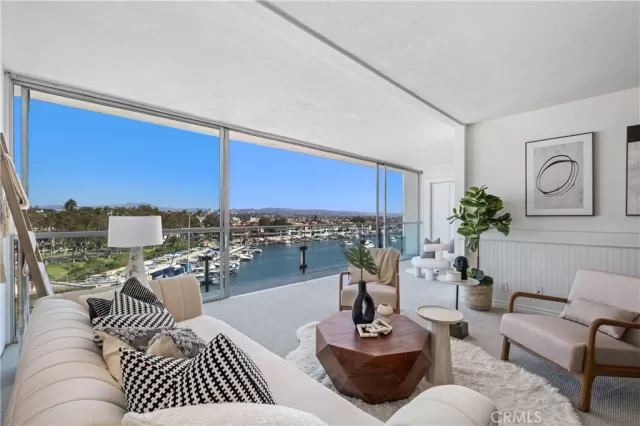 MLS: OC22222052 Condo For Sale