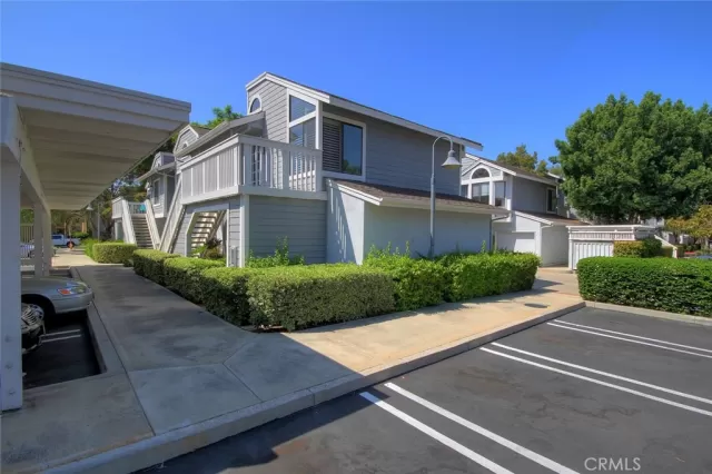 MLS: OC22222109 Condo For Sale