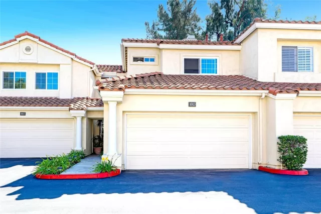 MLS: OC22222953 Condo For Sale