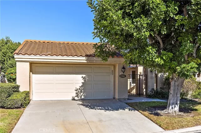 MLS: OC22223425 Condo For Sale