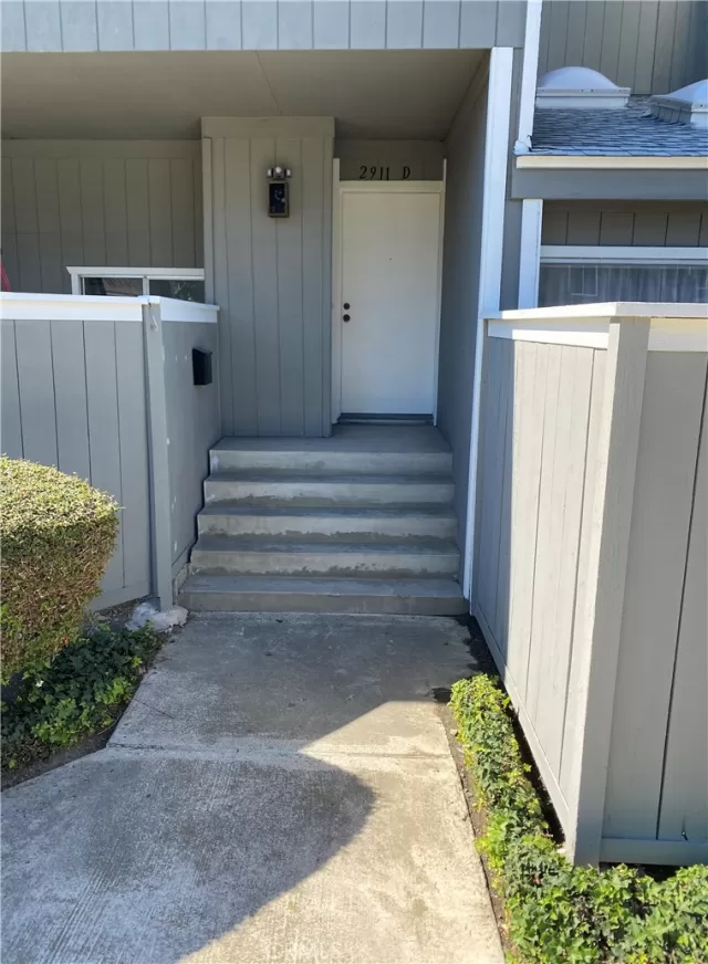 MLS: OC22225195 Condo For Sale