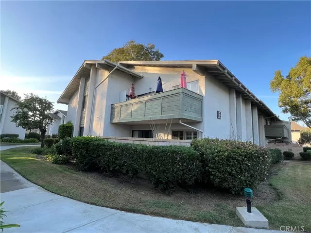 MLS: OC22225213 Condo For Sale