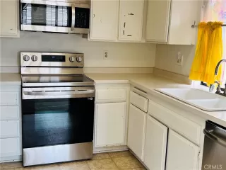 Photo #4: OC22225213 Listing