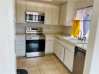 Photo #5: OC22225213 Listing