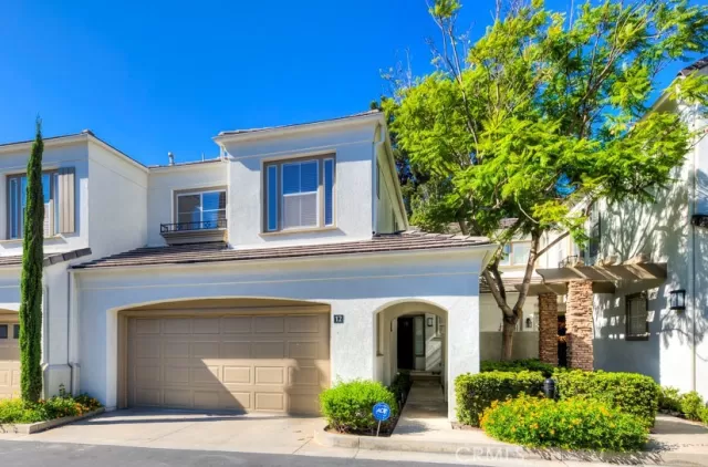 MLS: OC22226061 Condo For Sale