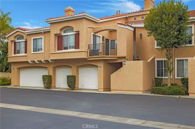 MLS: OC22226280 Condo For Sale