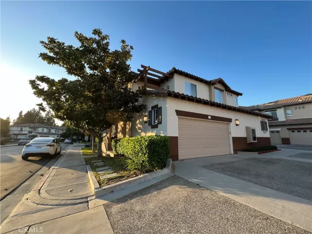 MLS: OC22226407 Condo For Sale