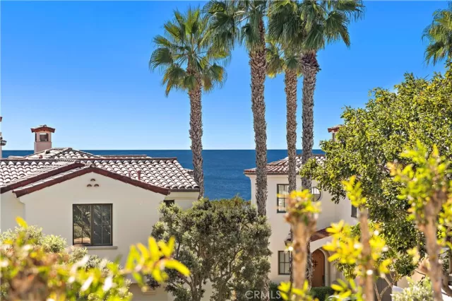 MLS: OC22226699 Condo For Sale