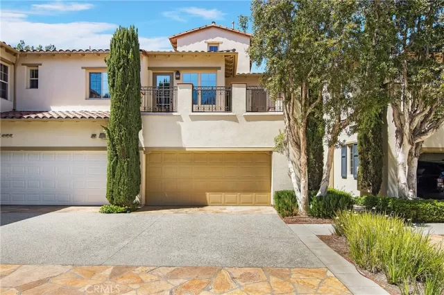 MLS: OC22227088 Condo For Sale