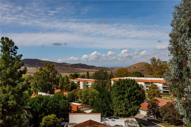 MLS: OC22227274 Condo For Sale