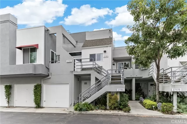 MLS: OC22227909 Condo For Sale