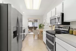 Photo #3: OC22227960 Listing 