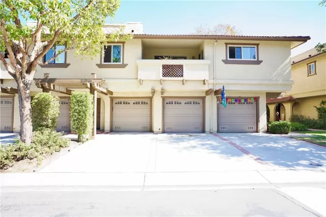 MLS: OC22228738 Condo For Sale