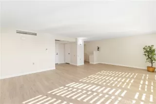 Photo #4: OC22228898 Listing