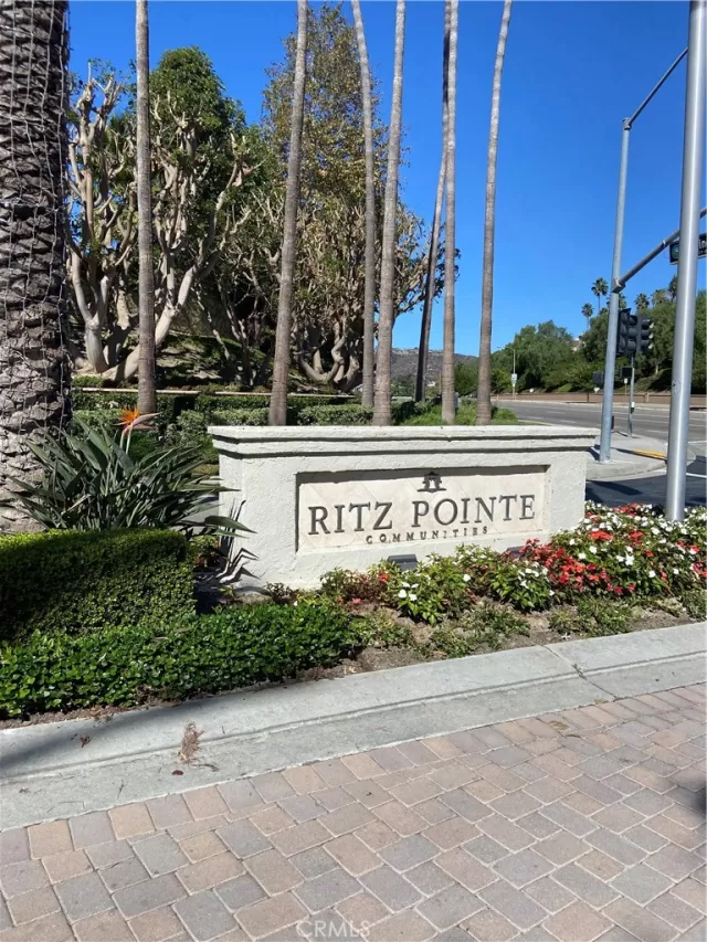 MLS: OC22229048 Condo For Sale