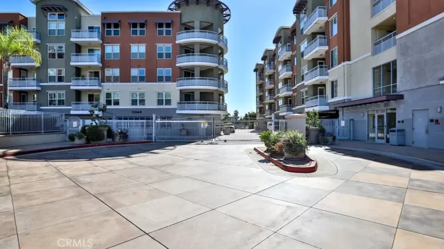 MLS: OC22229728 Condo For Sale