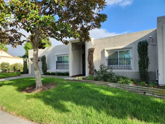 MLS: OC22229801 Condo For Sale