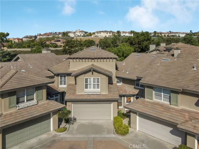 MLS: OC22231859 Condo For Sale