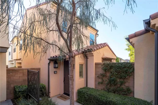 MLS: OC22232139 Condo For Sale