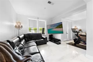 Photo #6: OC22232187 Listing 