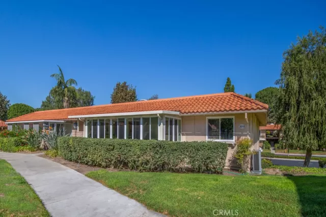 MLS: OC22232415 Condo For Sale