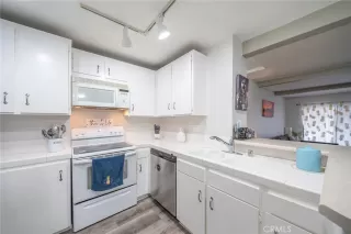 Photo #5: OC22232863 Listing 