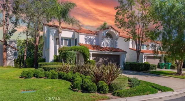 MLS: OC22232904 Condo For Sale