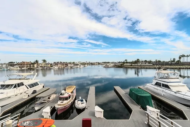 MLS: OC22233092 Condo For Sale