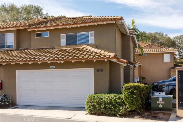 MLS: OC22233330 Condo For Sale