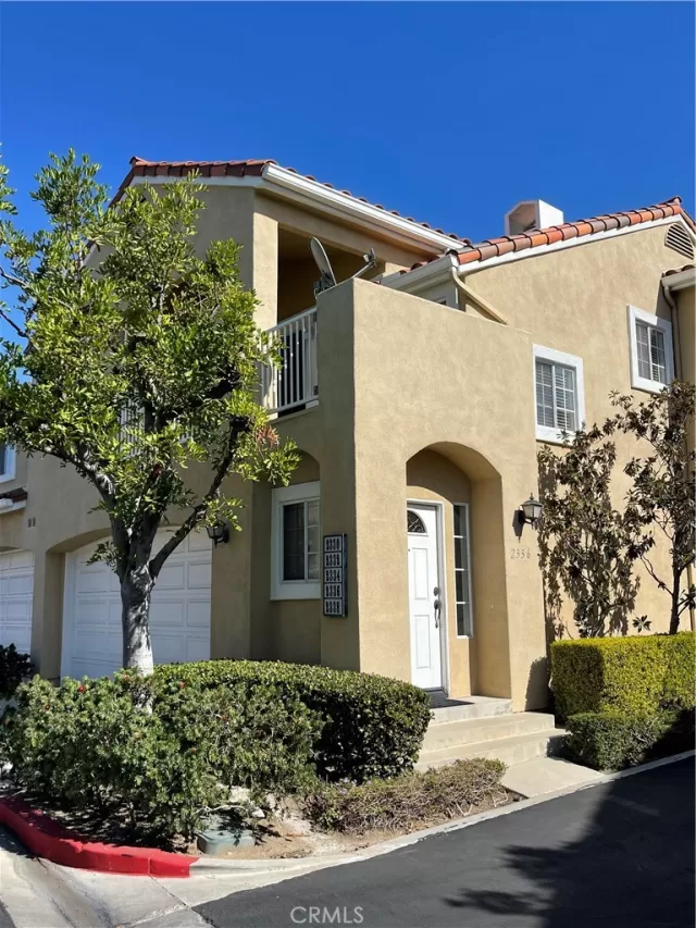 MLS: OC22233400 Condo For Sale