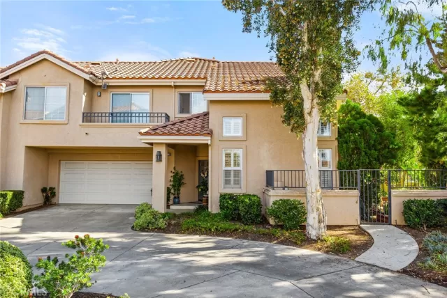 MLS: OC22233543 Condo For Sale