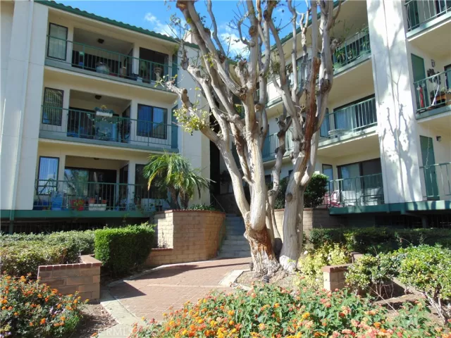 MLS: OC22234497 Condo For Sale