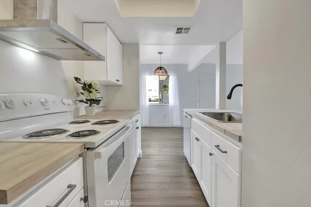 MLS: OC22234513 Condo For Sale